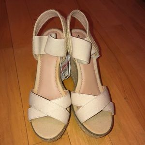 Nude Wedges